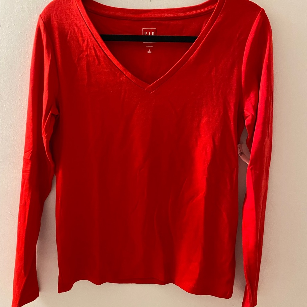 GAP Women's Bright Red Long Sleeve V-Neck Tee NEW WITH TAGS